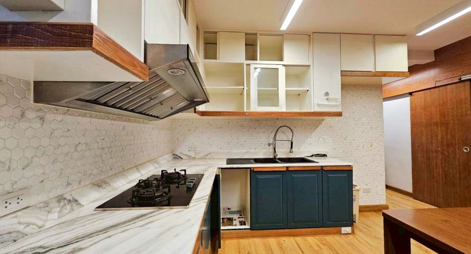 For rent 3 bedrooms condo in Watthana, Bangkok