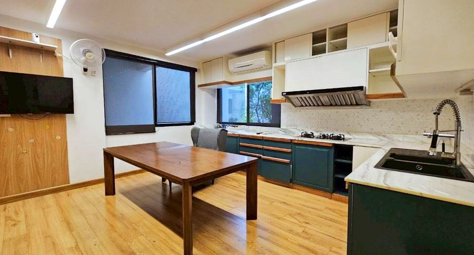 For rent 3 bedrooms condo in Watthana, Bangkok