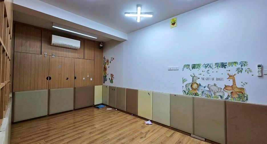 For rent 3 bedrooms condo in Watthana, Bangkok