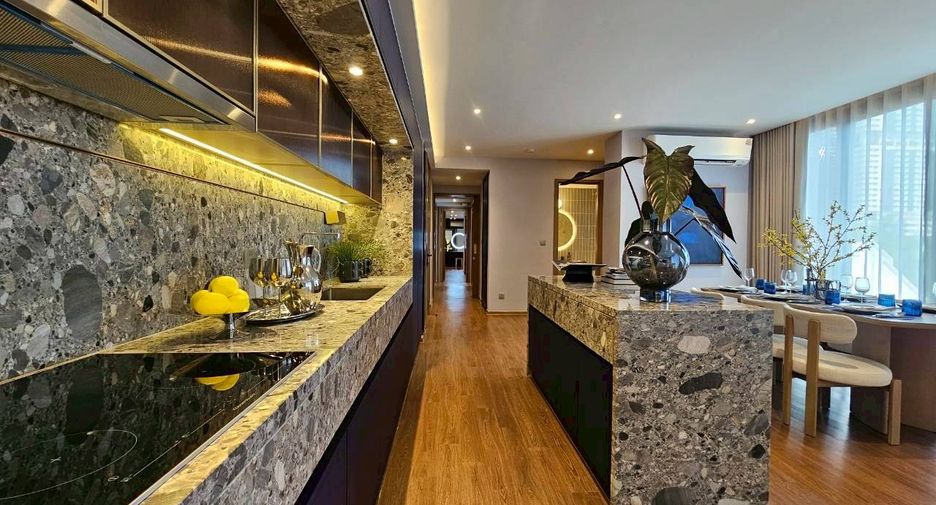 For rent 2 bedrooms condo in Khlong Toei, Bangkok