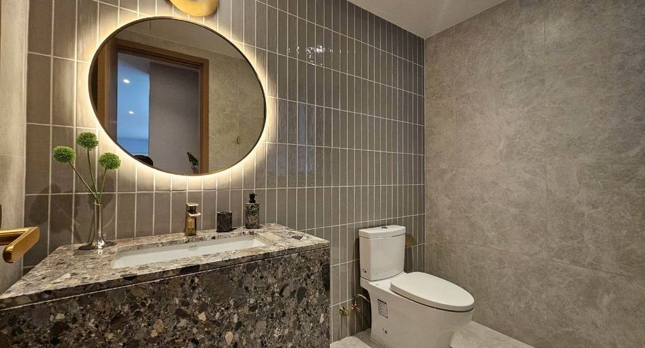 For rent 2 bedrooms condo in Khlong Toei, Bangkok