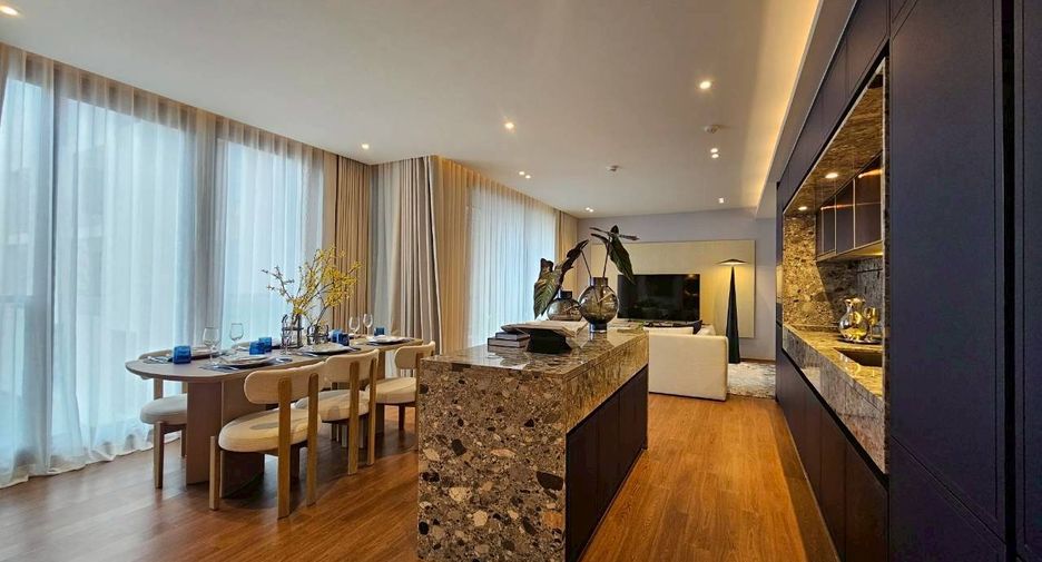 For rent 2 bedrooms condo in Khlong Toei, Bangkok