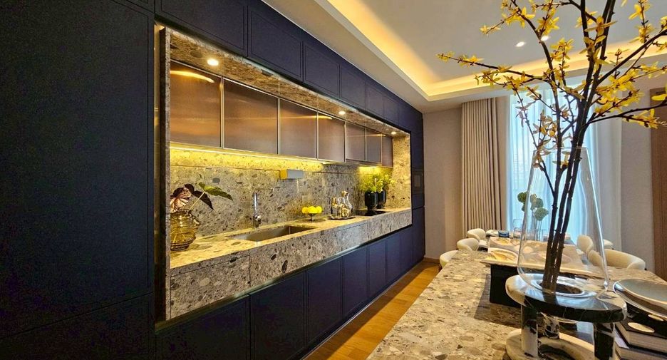 For rent 3 bedrooms condo in Khlong Toei, Bangkok