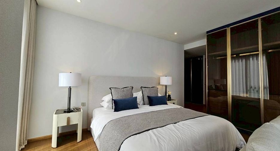 For rent 3 bedrooms condo in Khlong Toei, Bangkok