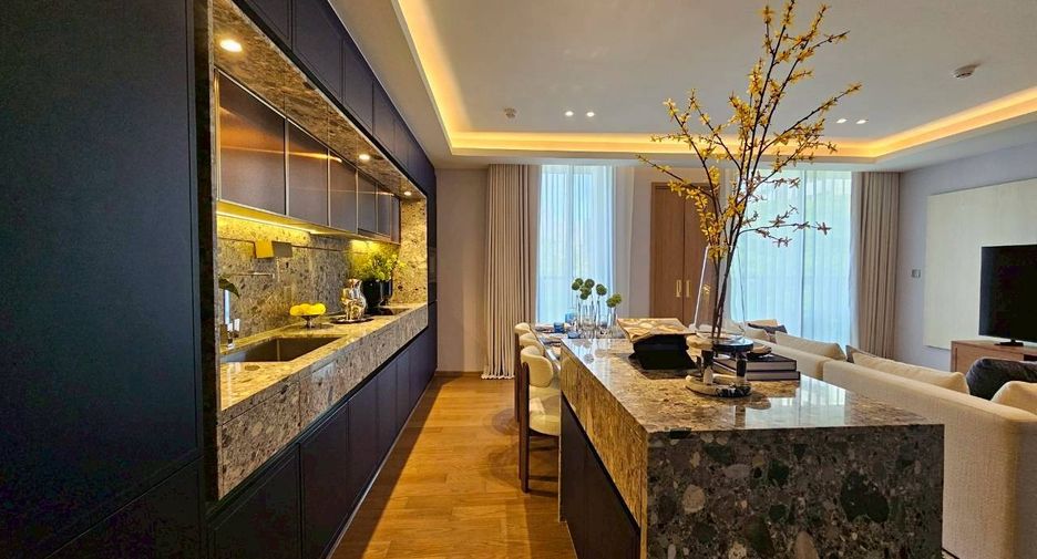 For rent 3 bedrooms condo in Khlong Toei, Bangkok