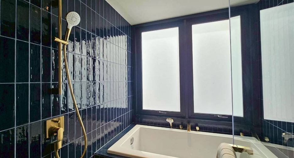 For rent 3 bedrooms condo in Khlong Toei, Bangkok