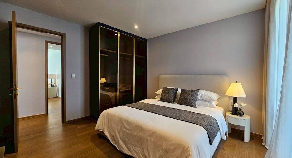 For rent 3 bedrooms condo in Khlong Toei, Bangkok