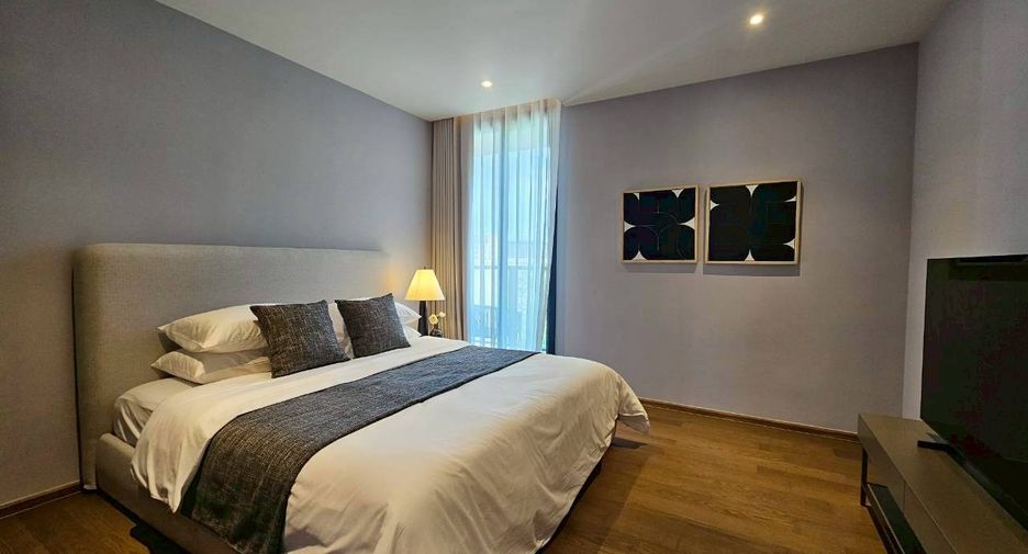 For rent 3 bedrooms condo in Khlong Toei, Bangkok