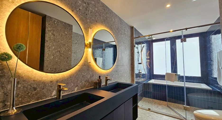 For rent 3 bedrooms condo in Khlong Toei, Bangkok