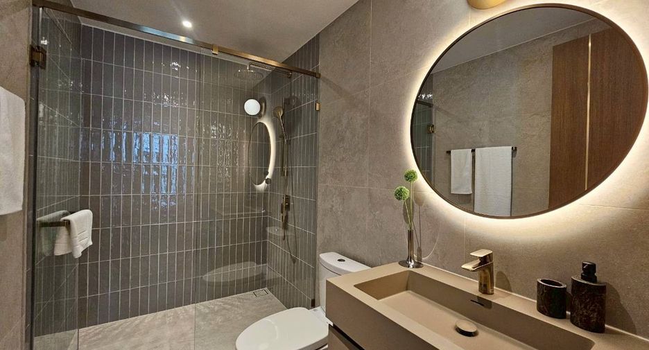 For rent 3 bedrooms condo in Khlong Toei, Bangkok