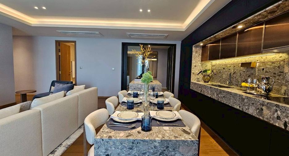 For rent 3 bedrooms condo in Khlong Toei, Bangkok