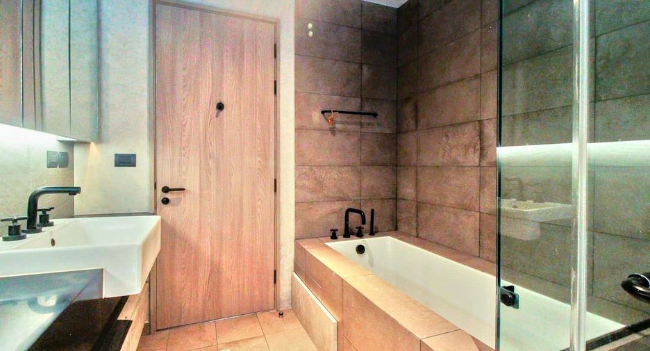 Condo en alquiler y en venta de 2 habitaciones en Watthana, Bangkok