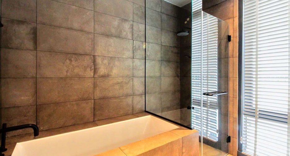 Condo en alquiler y en venta de 2 habitaciones en Watthana, Bangkok