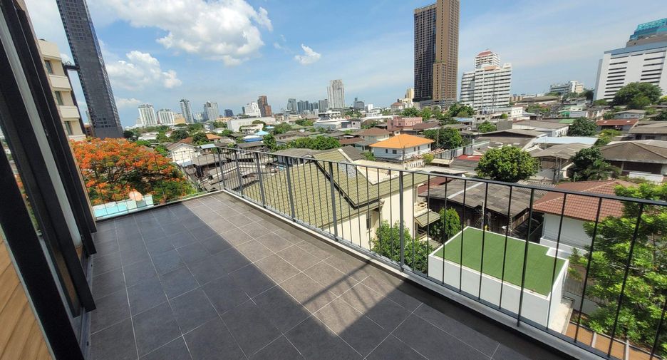 For rent 4 bedrooms condo in Khlong Toei, Bangkok