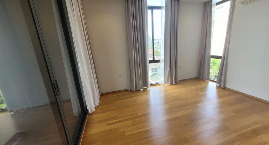 For rent 4 bedrooms condo in Khlong Toei, Bangkok