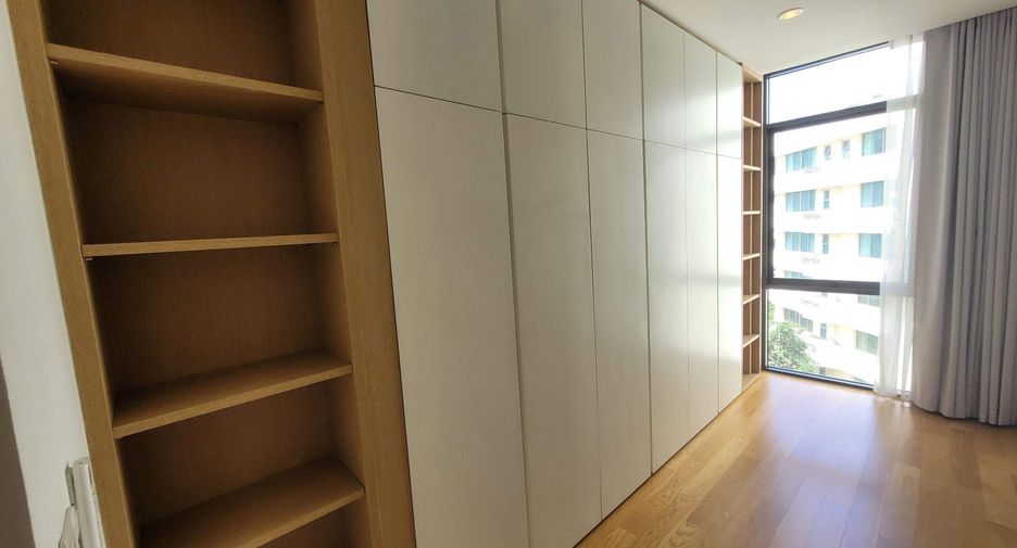 For rent 4 bedrooms condo in Khlong Toei, Bangkok