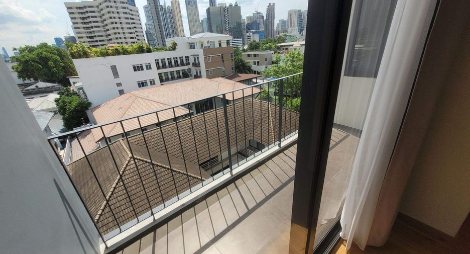 For rent 4 bedrooms condo in Khlong Toei, Bangkok