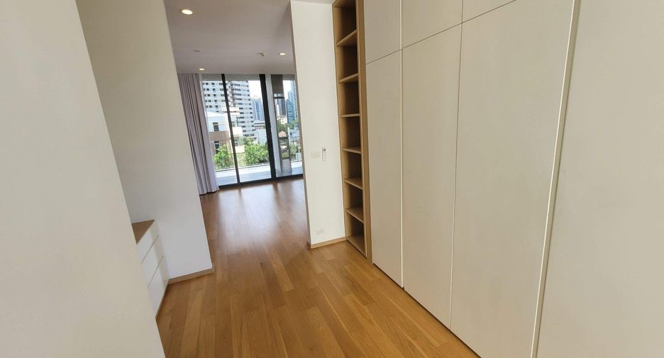 For rent 4 bedrooms condo in Khlong Toei, Bangkok