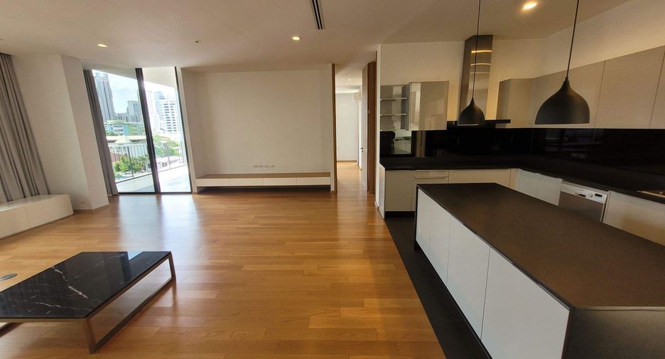 For rent 4 bedrooms condo in Khlong Toei, Bangkok