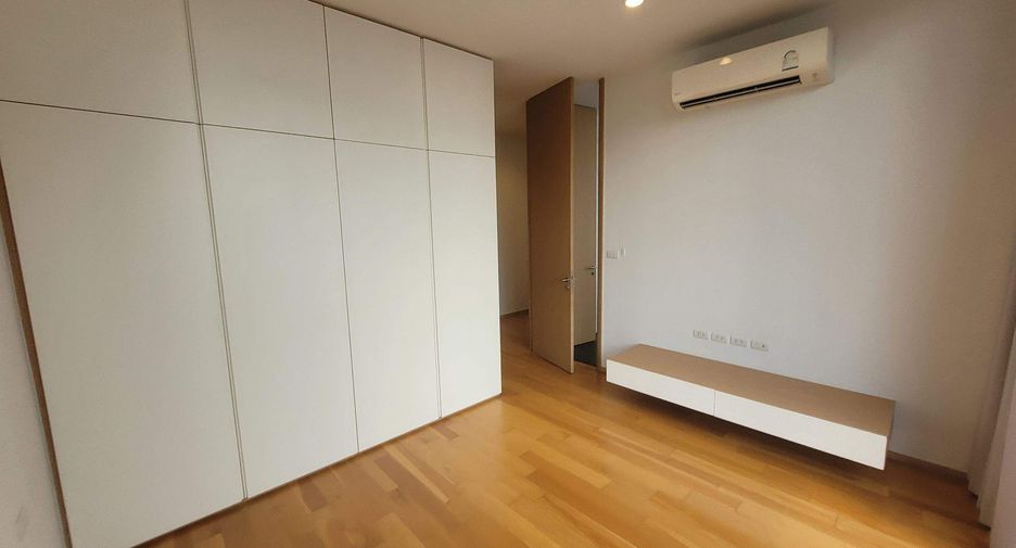 For rent 4 bedrooms condo in Khlong Toei, Bangkok