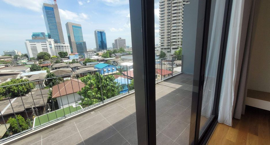 For rent 4 bedrooms condo in Khlong Toei, Bangkok