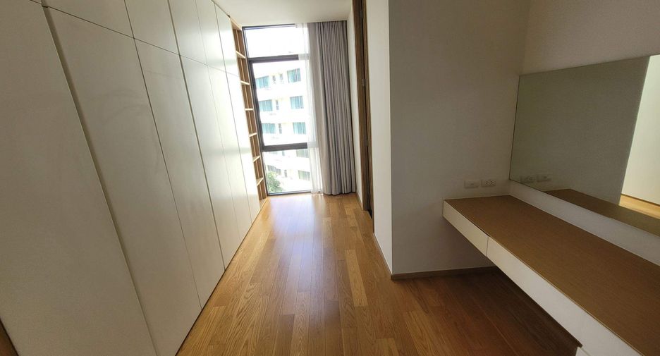 For rent 4 bedrooms condo in Khlong Toei, Bangkok