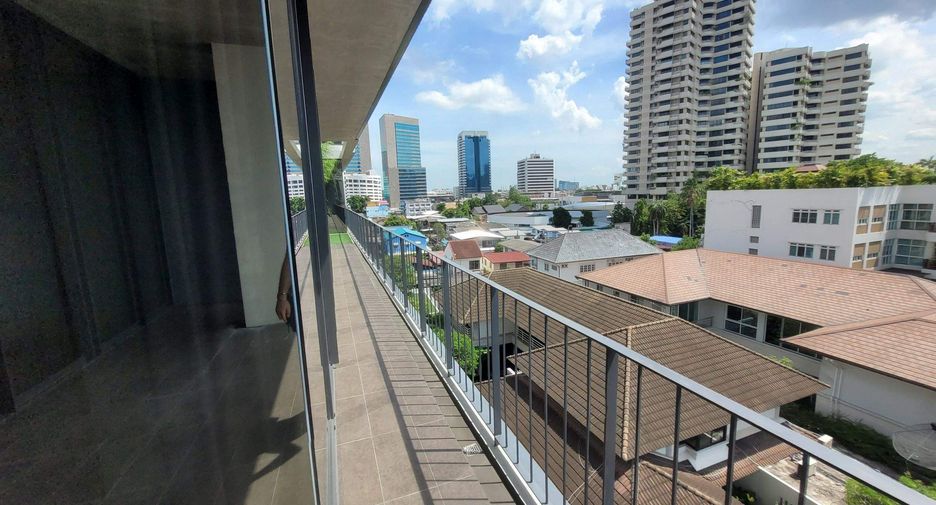 For rent 4 bedrooms condo in Khlong Toei, Bangkok