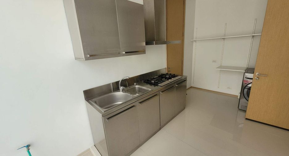 For rent 4 bedrooms condo in Khlong Toei, Bangkok