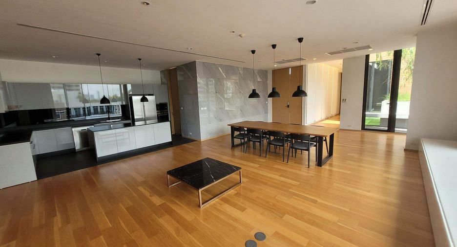 For rent 4 bedrooms condo in Khlong Toei, Bangkok