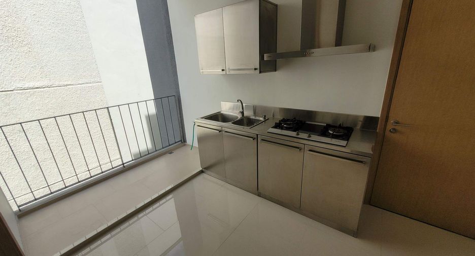 For rent 4 bedrooms condo in Khlong Toei, Bangkok
