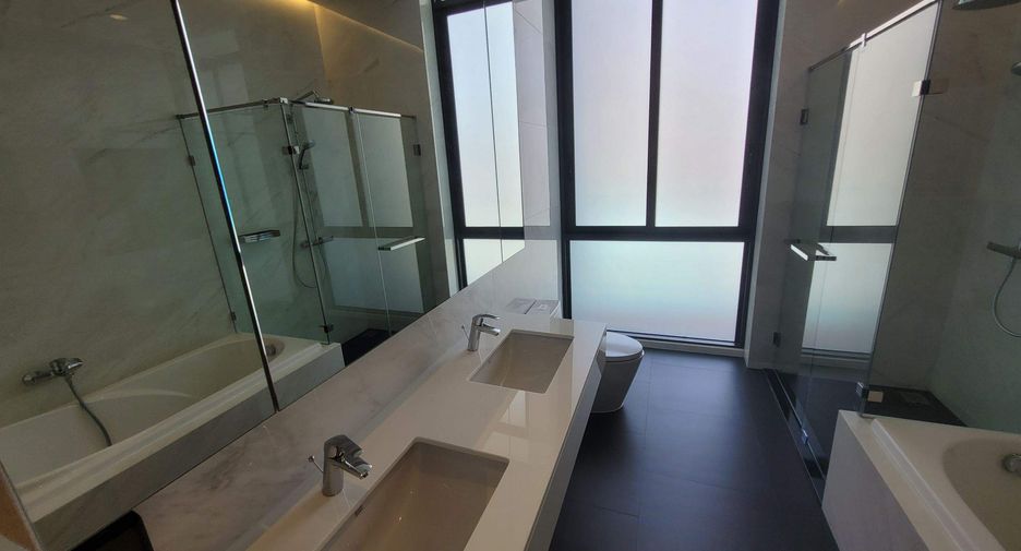 For rent 4 bedrooms condo in Khlong Toei, Bangkok