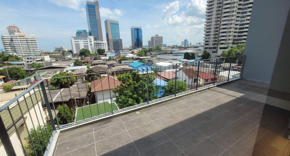For rent 4 bedrooms condo in Khlong Toei, Bangkok