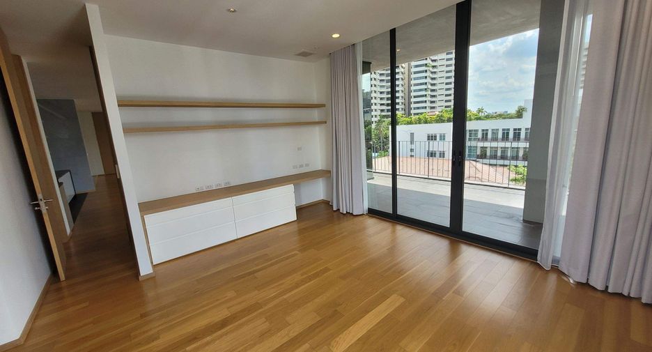 For rent 4 bedrooms condo in Khlong Toei, Bangkok