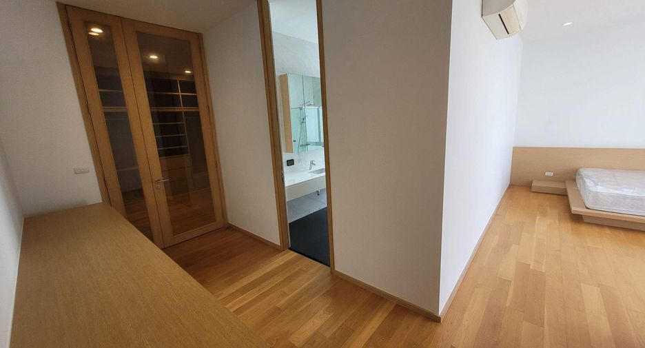 For rent 4 bedrooms condo in Khlong Toei, Bangkok