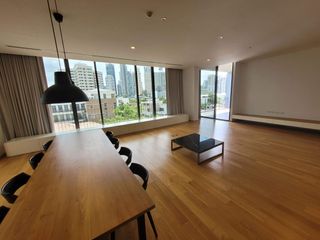For rent 4 bedrooms condo in Khlong Toei, Bangkok