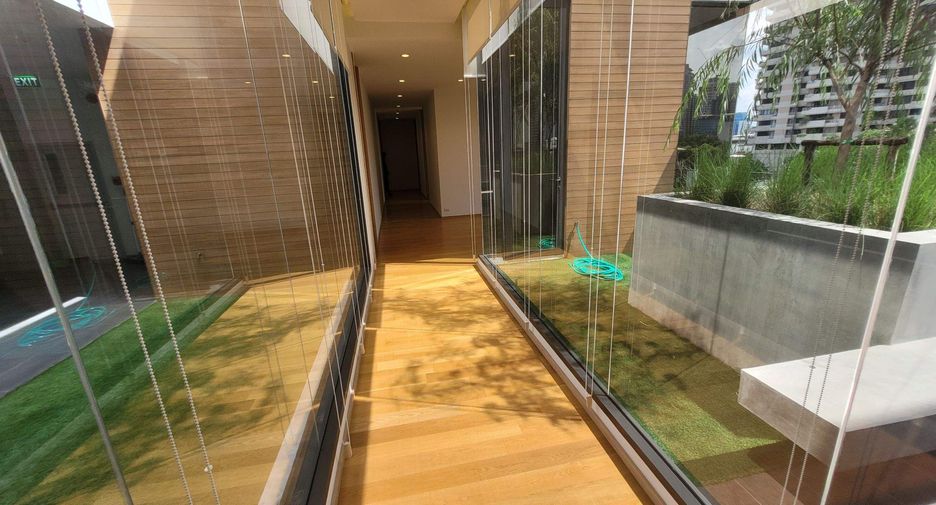 For rent 4 bedrooms condo in Khlong Toei, Bangkok