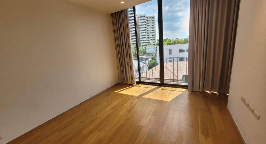 For rent 4 bedrooms condo in Khlong Toei, Bangkok