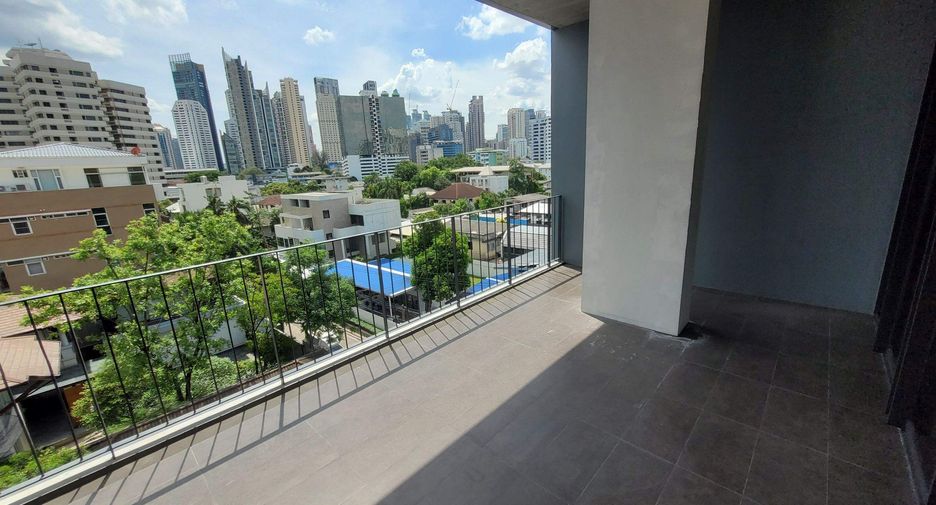 For rent 4 bedrooms condo in Khlong Toei, Bangkok