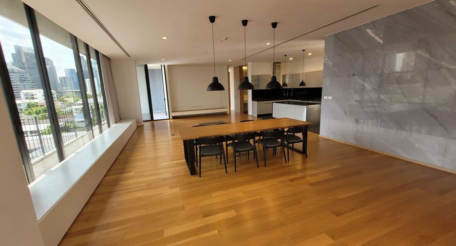 For rent 4 bedrooms condo in Khlong Toei, Bangkok