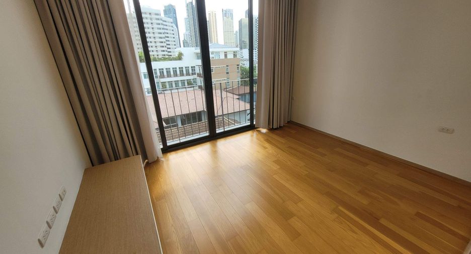 For rent 4 bedrooms condo in Khlong Toei, Bangkok