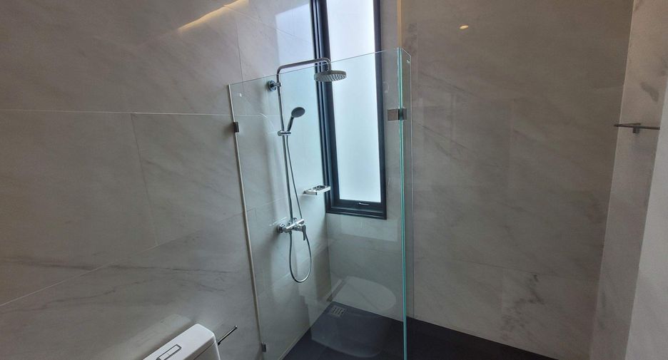 For rent 4 bedrooms condo in Khlong Toei, Bangkok