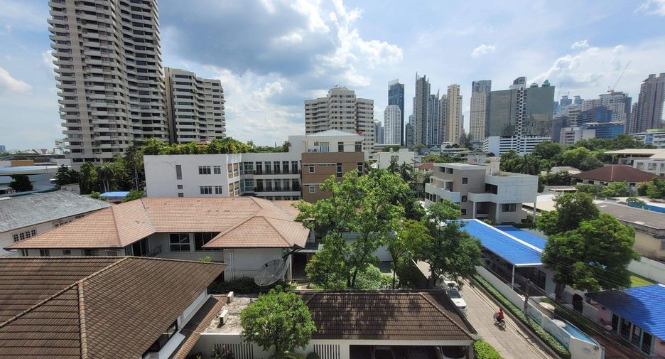 For rent 4 bedrooms condo in Khlong Toei, Bangkok
