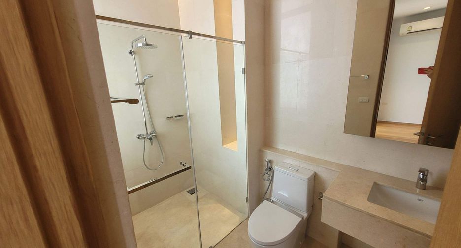 For rent 4 bedrooms condo in Khlong Toei, Bangkok