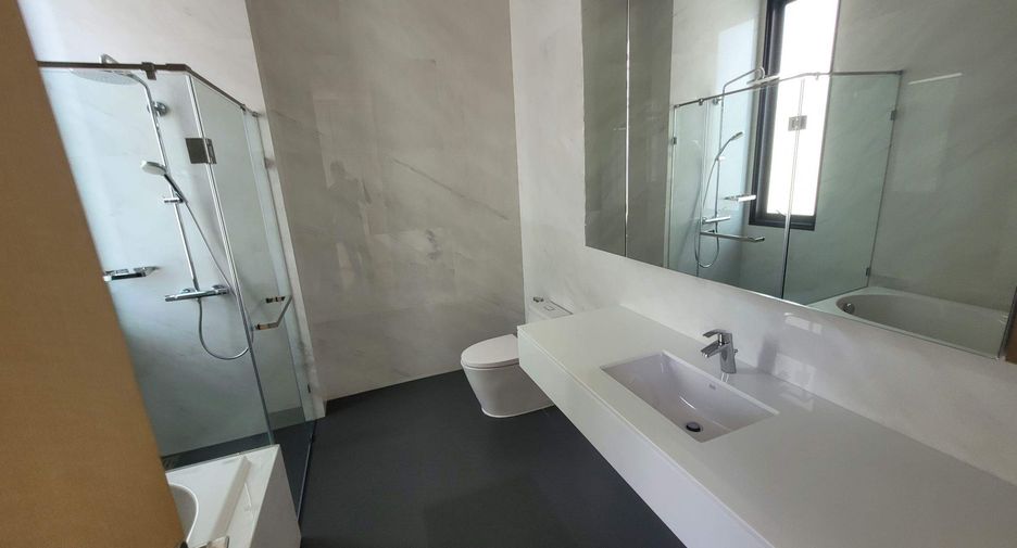 For rent 4 bedrooms condo in Khlong Toei, Bangkok