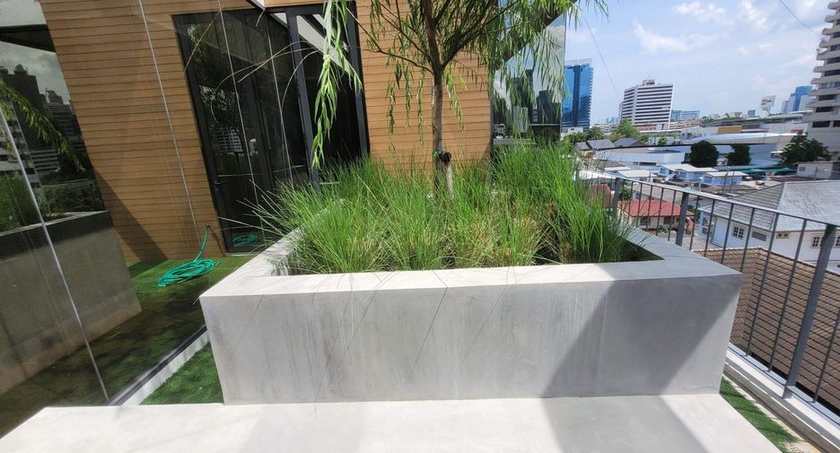 For rent 4 bedrooms condo in Khlong Toei, Bangkok