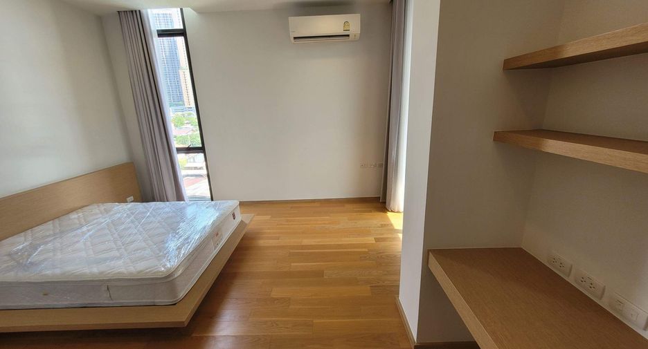 For rent 4 bedrooms condo in Khlong Toei, Bangkok