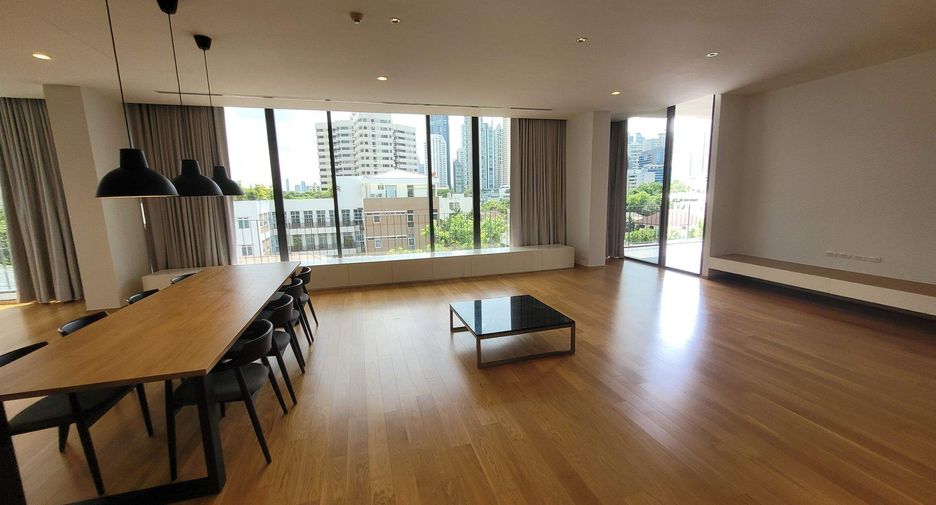 For rent 4 bedrooms condo in Khlong Toei, Bangkok