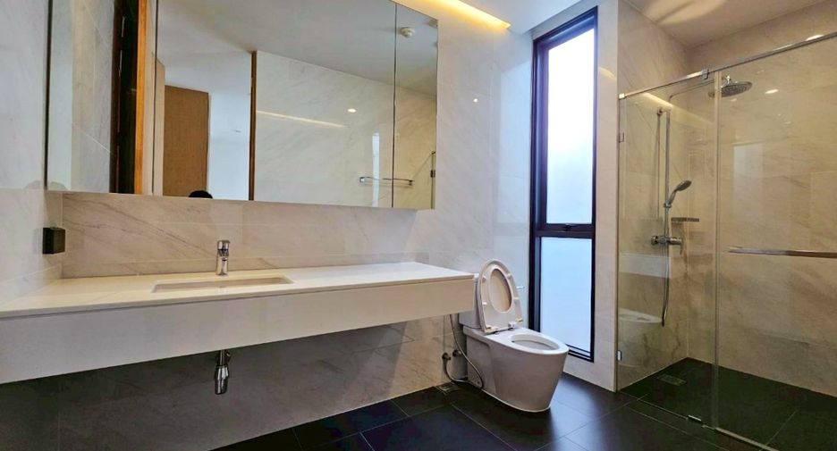 For rent 4 bedrooms condo in Khlong Toei, Bangkok