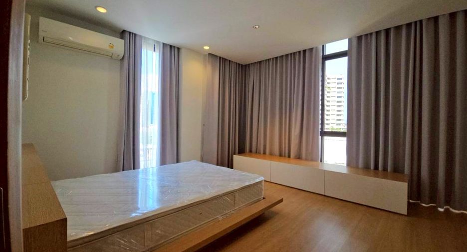 For rent 4 bedrooms condo in Khlong Toei, Bangkok