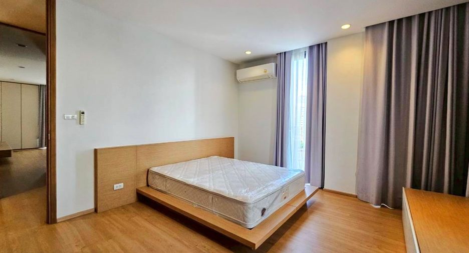 For rent 4 bedrooms condo in Khlong Toei, Bangkok